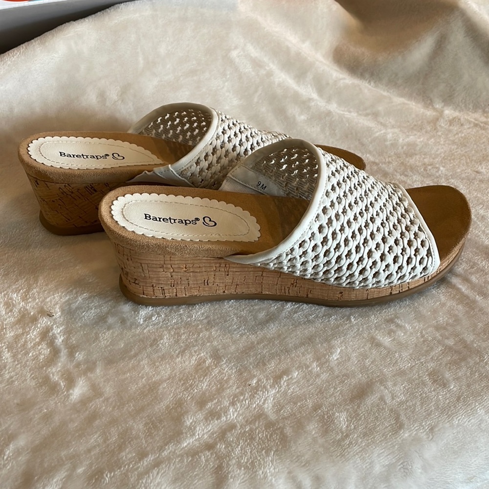 Bare Traps White Flossey size 9 shoes